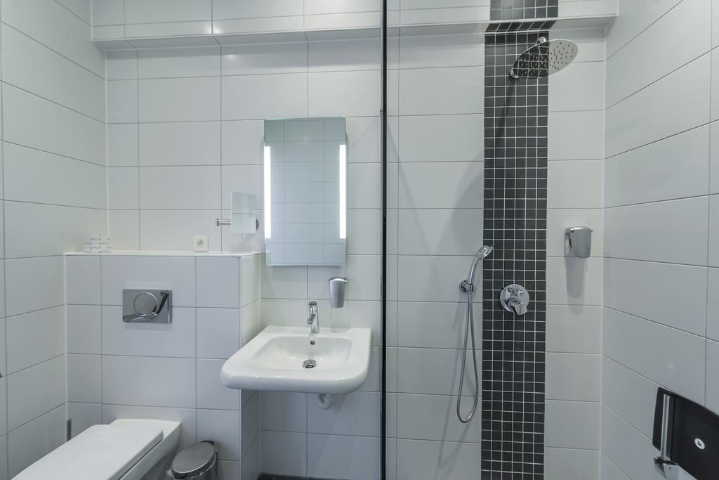 Hotel De Boskar Neerpelt الغرفة الصورة